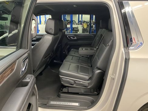 Used 2021 Chevrolet Suburban LT image 19