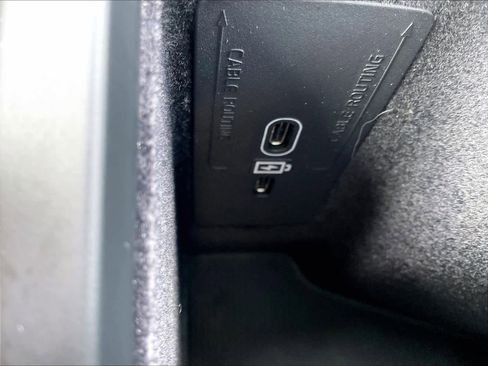 Used 2025 Volvo XC60 B5 Core image 36