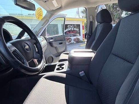 Used 2013 Chevrolet Avalanche LS image 13