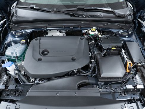 New 2026 Volvo XC40 B5 Ultra w/ Climate Package image 9