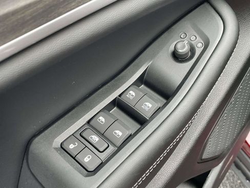 New 2025 Jeep Grand Cherokee L Limited w/ Trailer Tow Package image 28