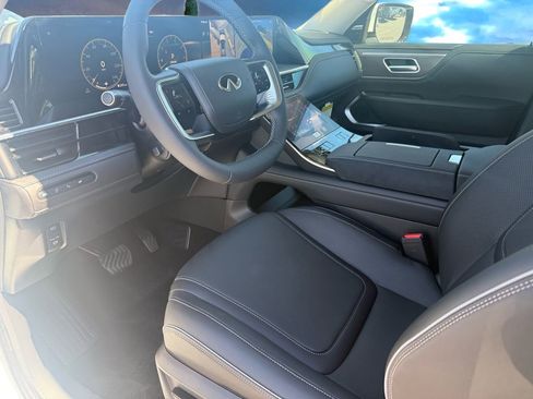 New 2026 INFINITI QX80 Luxe image 9