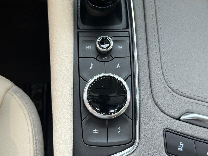 Used 2024 Cadillac XT6 Premium Luxury w/ Technology Package AWD/4WD image 19