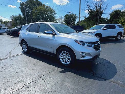 Used 2021 Chevrolet Equinox LT image 2