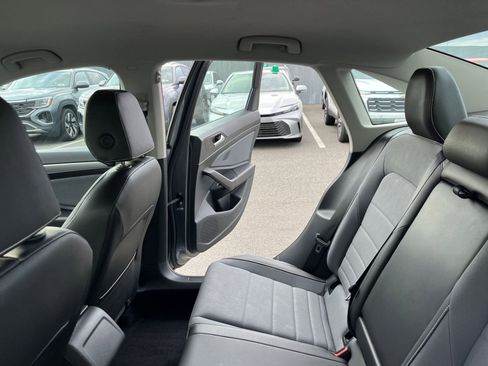 Used 2025 Volkswagen Jetta SE image 37