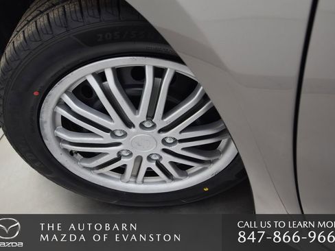 Used 2015 Toyota Corolla L image 32