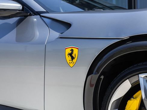 Used 2025 Ferrari Purosangue AWD/4WD image 23