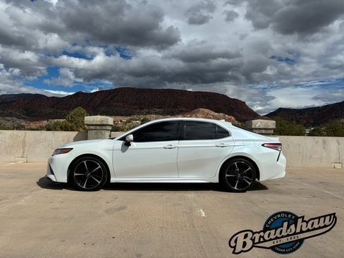 Used 2019 Toyota Camry XSE image 4