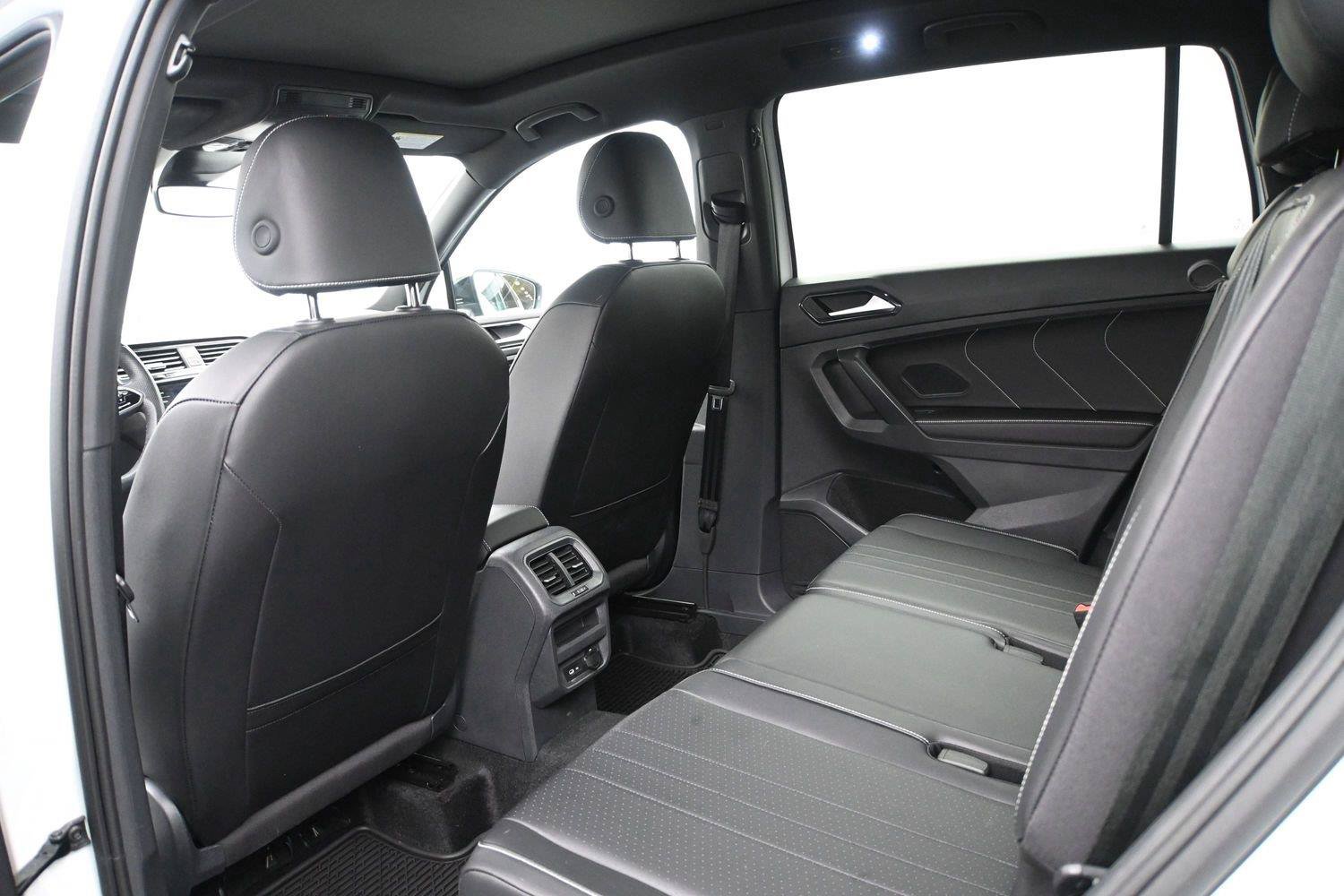 Certified 2024 Volkswagen Tiguan SE R-Line AWD/4WD image 10