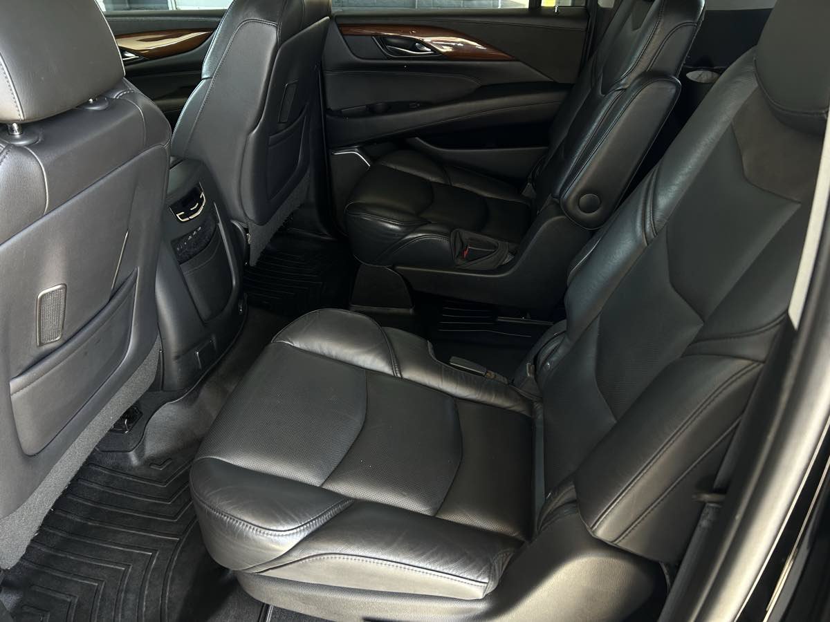 Used 2019 Cadillac Escalade ESV Premium Luxury AWD/4WD image 18