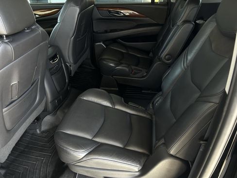 Used 2019 Cadillac Escalade ESV Premium Luxury AWD/4WD image 18