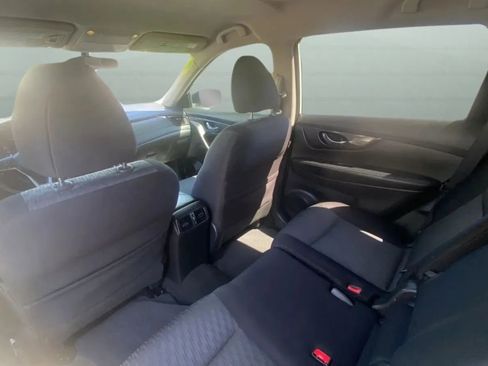Used 2017 Nissan Rogue SV w/ SV Premium Package FWD image 30