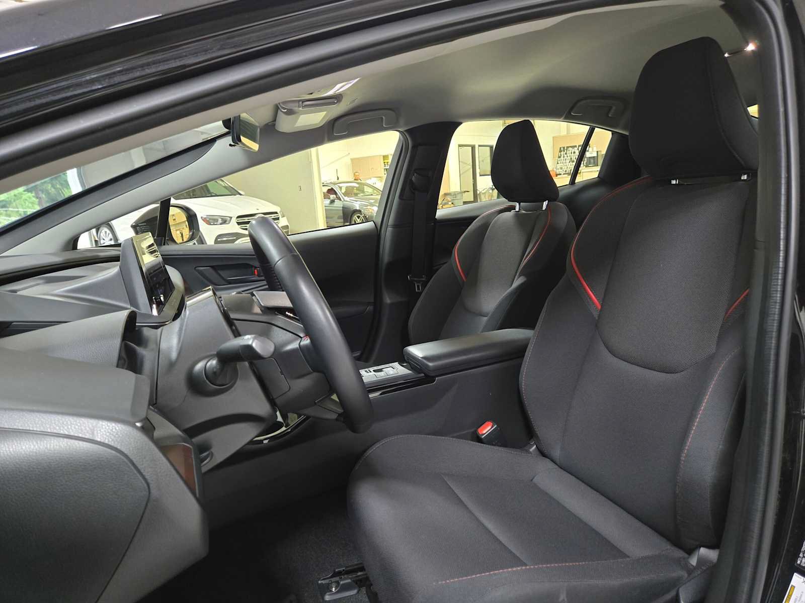 Used 2025 Toyota Prius Plug-In Hybrid FWD image 21