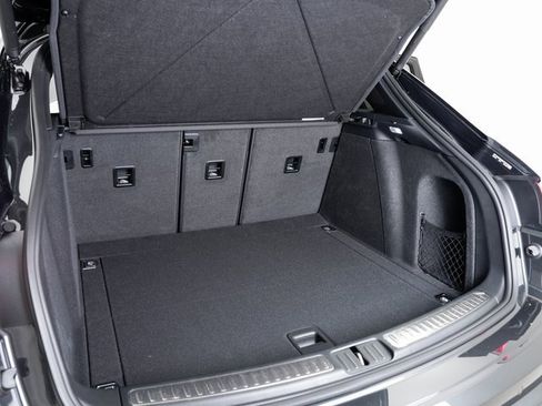 Certified 2025 Porsche Macan image 28