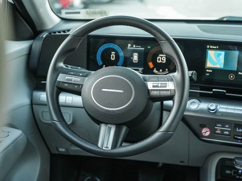 Used 2025 Hyundai Kona SEL FWD image 17