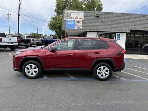 Used 2025 Toyota RAV4 LE AWD/4WD image 8