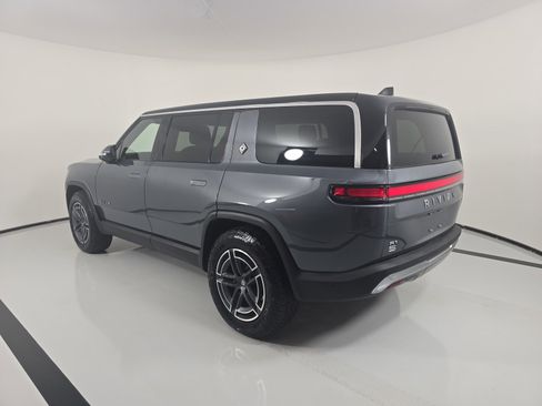Used 2025 Rivian R1S Adventure image 3