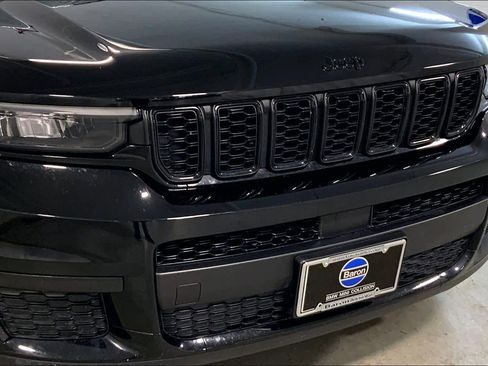 Used 2023 Jeep Grand Cherokee L Laredo image 32