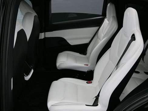 Used 2022 Tesla Model X Plaid image 40