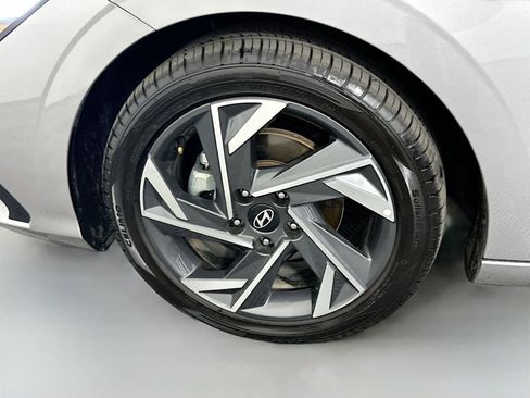 Used 2025 Hyundai Elantra SEL FWD image 32