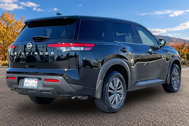 Used 2024 Nissan Pathfinder S w/ Cargo Package FWD image 6