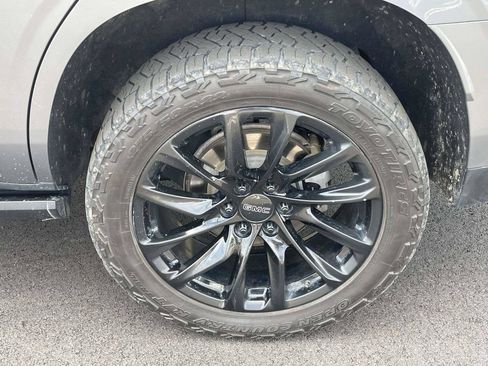 Used 2021 GMC Yukon Denali w/ Denali Premium Package AWD/4WD image 9