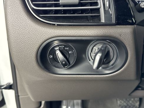 Used 2023 Porsche Macan AWD/4WD image 15