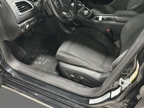 Used 2016 Chrysler 200 Limited w/ Convenience Group FWD image 7