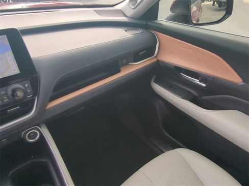 Used 2024 Toyota Grand Highlander Platinum image 16