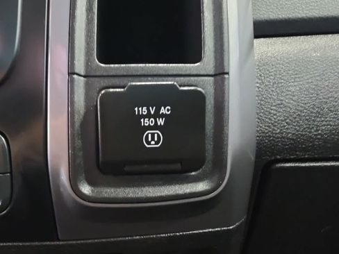 Used 2022 RAM 1500 Classic SLT AWD/4WD image 22