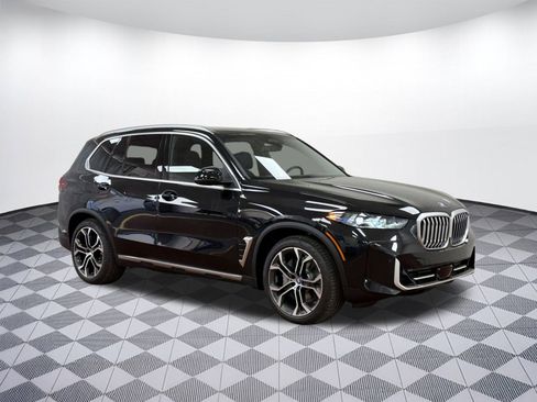 Used 2025 BMW X5 xDrive50e w/ Premium Package image 6