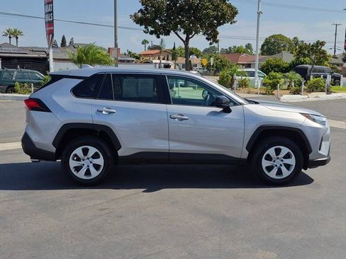 Used 2023 Toyota RAV4 LE AWD/4WD image 4