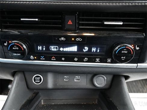 Used 2023 Nissan Rogue SL w/ SL Premium Package image 16