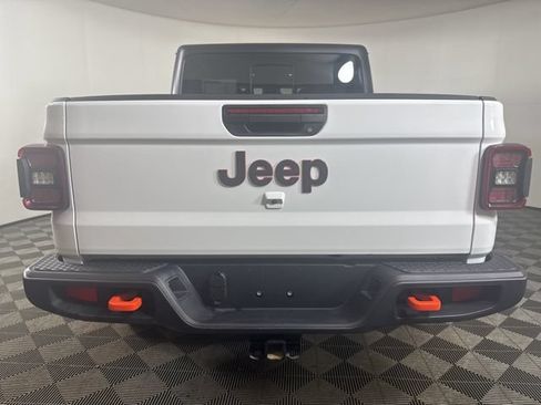 Used 2025 Jeep Gladiator Mojave w/ Convenience Group AWD/4WD image 21