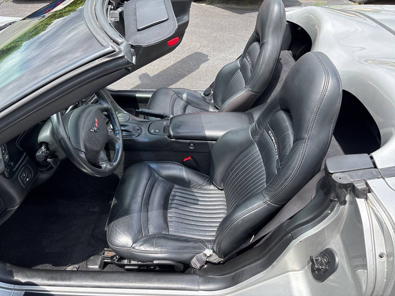 Used 2004 Chevrolet Corvette Convertible w/ Preferred Equipment Group RWD image 14