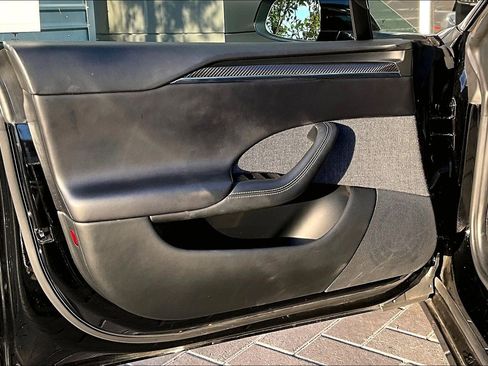 Used 2022 Tesla Model S Plaid image 22