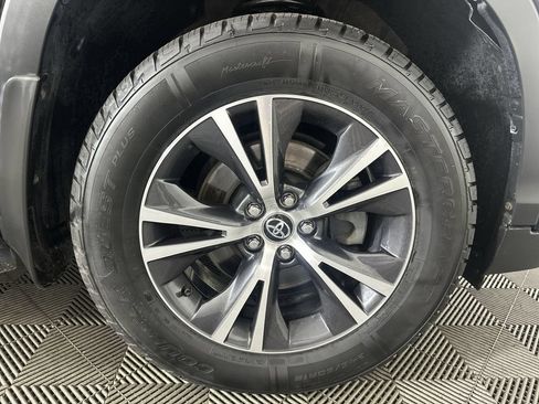 Used 2019 Toyota Highlander Plus AWD/4WD image 33