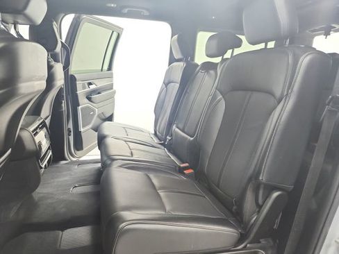Used 2022 Jeep Wagoneer Series II w/ Premium Group I AWD/4WD image 40