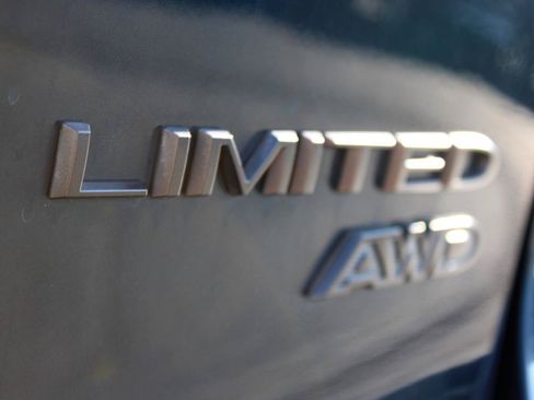Used 2023 Chrysler Pacifica Limited w/ Uconnect Theater Family Group AWD/4WD image 8