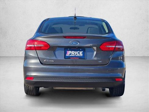 Used 2018 Ford Focus SE w/ Cold Weather Package FWD image 7