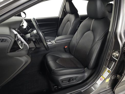 Used 2019 Toyota Camry XSE image 14