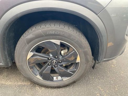 Used 2025 Nissan Rogue SV image 6