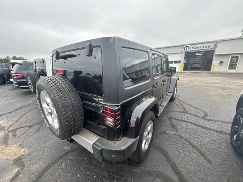 Used 2015 Jeep Wrangler Unlimited Sahara w/ Connectivity Group AWD/4WD image 11