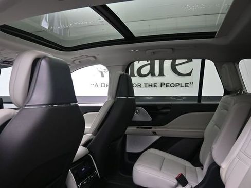 Used 2025 Lincoln Aviator Reserve w/ Equipment Group 201A AWD/4WD image 25