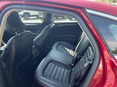 Used 2017 Ford Fusion SE w/ Fusion SE Technology Package FWD image 11
