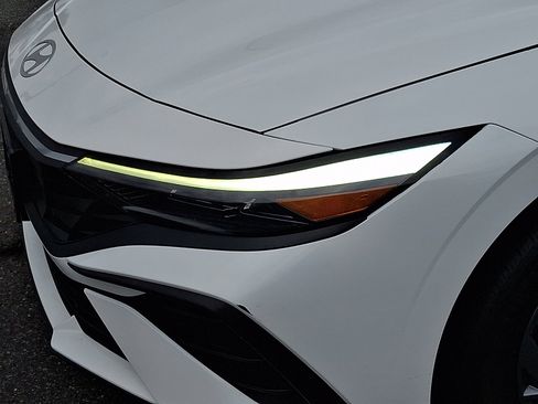 Certified 2024 Hyundai Elantra SEL FWD image 9