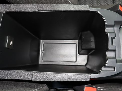 Used 2024 GMC Terrain SLE image 24