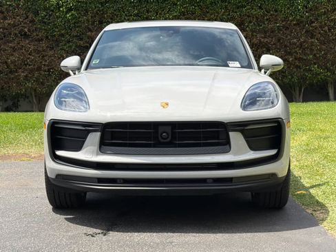 Certified 2025 Porsche Macan AWD/4WD image 11