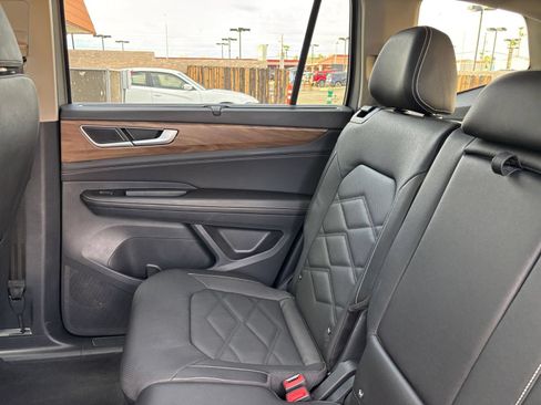 Used 2026 Volkswagen Atlas SE FWD image 43