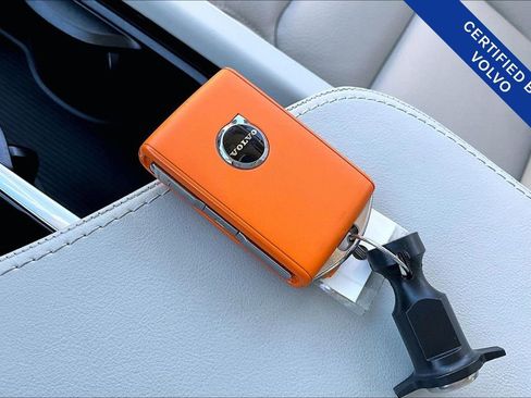 Certified 2025 Volvo XC90 B6 Core image 13